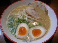 「うま玉極上味噌ラーメン+替え玉」@とんこつラーメン博多風龍 新宿東口店の写真