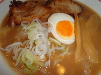 「濃厚あごらーめん（７５０円）＋チャーシュー１枚（１００円）」@あごばんらーめんの写真