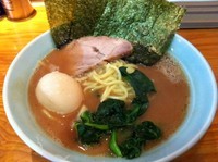 「朝ラー（500円）＋ツイッター割（味玉）」@横浜ラーメン 武蔵家 大井町店の写真