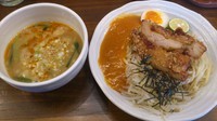 「旨辛つけ麺 プチ唐揚げ　￥950」@旨辛ラーメン 表裏の写真