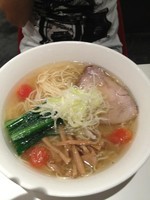 「鶏と魚介の豊潤特製塩ラーメン」@麺処 ほん田 東京駅一番街店の写真