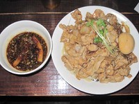 「肉盛りつけ麺並　780円＋肉増し　250円＋無料味玉」@魁 肉盛りつけ麺 六代目けいすけの写真
