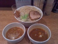 「二色つけ麺、特盛り」@神保町 可以の写真