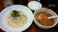 「つけ麺中（７５０円）＋サービス半ライス」@麻布ラーメン 慶応三田店の写真