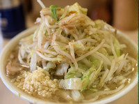 「小ヤサイニンニクカラメ」@ラーメン二郎 京成大久保店の写真