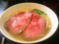 「贅沢焼牛塩らぁ麺」@牛骨らぁ麺 マタドール 本店の写真