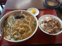 「もやしあんかけラーメン+チャーシュー飯　650円」@まぐろラーメン 大門の写真