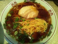 「黒醤油ラーメン　大盛り　細麺（750円）」@金久右衛門 天満店の写真