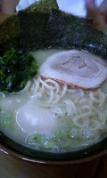 「塩豚骨ラーメン　並　サービス味玉」@横浜家系ラーメン すずき家の写真