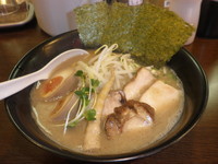 「鶏濃厚魚介得らぁめん（９００円）」@TOKYO 鶏そば TOMOの写真