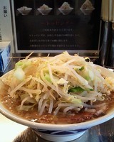 「らーめん小【野菜多め・ニンニク】（650円）」@らーめん大 竹ノ塚店の写真