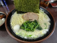 「塩ラーメン　700円　中盛　100円　ランチ半ライス　50円」@壱成家 柏店の写真
