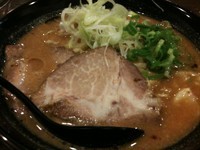 「【20禁】純米酒 味噌ラーメン 880円」@新潟進化系ラーメン 俺たち越後や! 新宿御苑店の写真