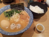 「半熟味玉濃厚魚介らーめん８５０円＋ライス１００円」@麺屋 一燈の写真