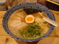 「鶏白湯魚介醤油」@麺屋 辰の写真