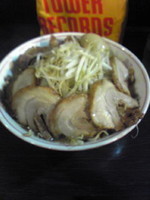 「ラーメン（並）豚増し、味玉、野菜増し（２倍）」@ダントツラーメン 岡山一番店の写真