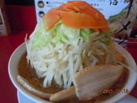 「小次郎 醤油　メガ盛り　720円」@ラーメン 剣信の写真