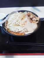 「味噌ラーメン（中盛り：８２０円）」@ジャンクガレッジ 甲府昭和店の写真