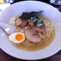 「塩ラーメン（￥700）」@らーめん まる吉 六本木店の写真