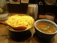 「つけ麺大盛り（あつもり）」@つけ麺専門店 三田製麺所 新宿西口店の写真