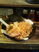 「煮干しらーめん 750円」@すごい煮干ラーメン凪 新宿ゴールデン街店 本館の写真