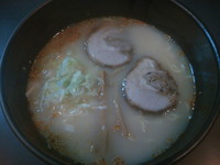 「塩とんこつラーメン　700円（クーポンで350円）」@はな火の写真