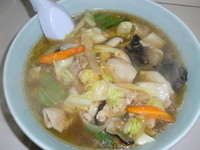 「肉片湯麺（ウマニソバ）　５２５円」@俵屋飯店の写真