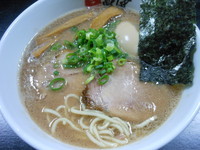 「らーめん（牛スープ）＋味付け半熟玉子」@らーめん三獣使の写真