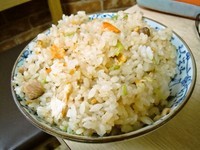 「醤油ラーメン￥６８０＋半炒飯￥１００（ランチサービス）」@元祖 札幌や 新宿店の写真