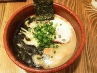 「鶏白そば・黒　￥680円」@麺屋たつみ 喜心 狭山店の写真