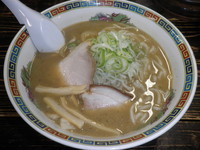 「こく煮干・手打ち麺（７００円）小ライス（１００円）」@長尾中華そば 西バイパス店の写真