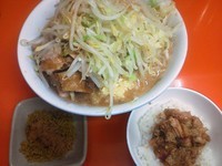 「小ブタラーメン＋和っ！カレー＋ニンニク・ぶためし」@ラーメン二郎 相模大野店の写真