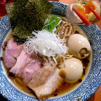 「香味鶏だし特製ラーメン 900円 + 大人の味玉（クーポン）」@麺処 ほん田の写真