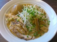 「【11月限定】鶏塩そば￥750＋煮玉子￥100＝￥850」@伝家 志木店の写真