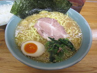 「ラーメン　中(硬め)」@濱壱家の写真