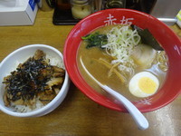 「赤坂小町(醤油)(700円)+チャーシュー丼(300円)」@らーめん 赤坂屋の写真