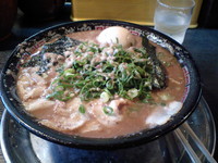 「とんこつラーメン味玉 大盛(950円)」@無鉄砲 東京中野店の写真