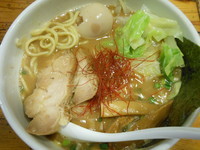 「ピリ辛みそらーめん＋半熟味付け玉子」@鶏の穴の写真