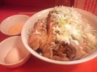 「油そば醤油（温玉付）＋豚3枚＋節券＋無料生卵（全増し）」@ちばからの写真