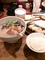 「赤丸ランチ850円＋替え玉120円」@博多一風堂 上野広小路店の写真