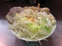 「油そば（野菜多め，にんにく）850円」@らーめん大 蒲田店の写真