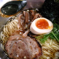 「醤油らーめん（まろ味） 750円」@ZUND-BARの写真