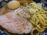 「ラーメン＋燻玉＋チャーシュー１枚」@兎に角 松戸店の写真