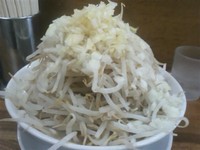 「味噌ラーメン（太麺、野菜マシ）７００円」@ラーメン麺徳 東上野店の写真