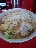 「ラーメン（並）（７００円）全マシ」@ジャンクガレッジ 北浦和店の写真
