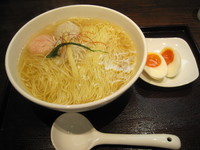 「あら炊き塩らぁめん（大盛無料）800円＋味玉100円」@麺屋 海神の写真