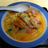 「ピリカラちゃんぽん(¥650)+深夜割増料金(10%)」@長崎ちゃんぽん リンガーハット JR蒲田東口店の写真