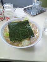 「キャベツラーメン麺硬め750円＋のり100円」@こうやの写真