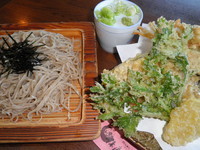 「黒天ざるそば　１３１０円」@利休庵の写真