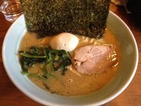 「とんこつ醤油ラーメン・並＋味玉（￥650＋￥100）」@寅家の写真
